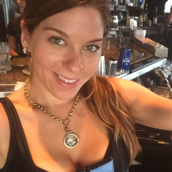 Meet your Posher, Jessica - Picture 2 of 2